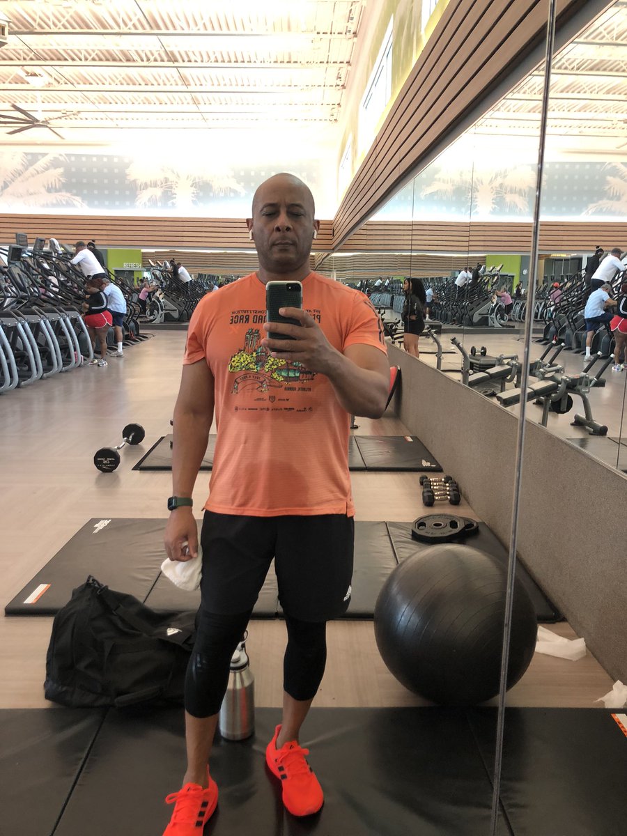 THDAndrew's tweet photo. Got it in!! Conditioning day! 10 min core, 20 mins plyometrics and 30 mins treadmill with alternating incline avg 150 bpm. #Driveto55 https://t.co/nh4HjHSb0w