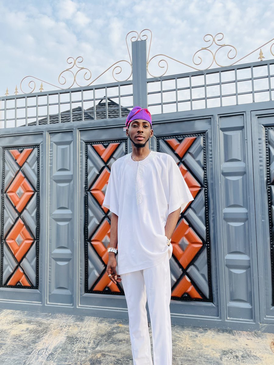 The_BoluTife's tweet photo. My Beauty is a Discovery
Because what’s this Handsomeness? So effortless😩😫
Why am I single again?
My Partner should come on time😎😌
#TheSpecters #MeetTheSpecters https://t.co/q9UFOhnmDD