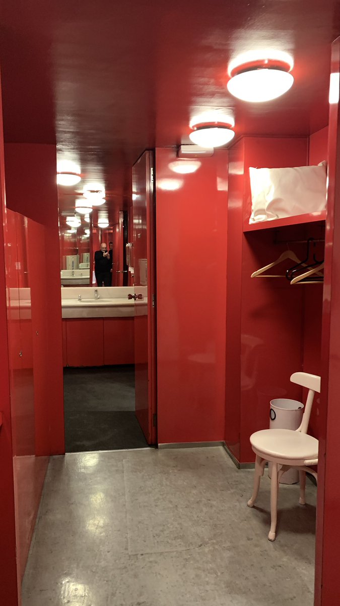 Manel_Mtnz's tweet photo. Espais interiors 🔴🔴 #FlashFlash https://t.co/K2Q4xk7aNk