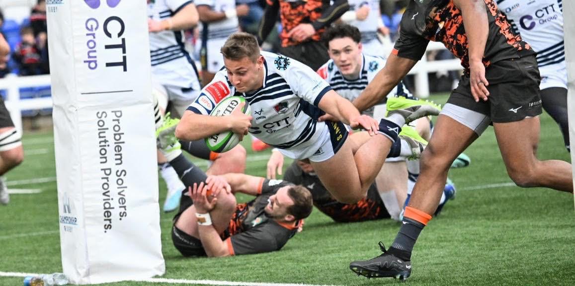 AlexWil92208892's tweet photo. Wonderful photo of two sons whose two Dads at two great clubs I’ve played a lot of decent rugby with 😜👍👍
#toplads
#topdads
@CoventryRugby
@olneyrfc
@SpaldingRFC https://t.co/m7iQ2KKKxC