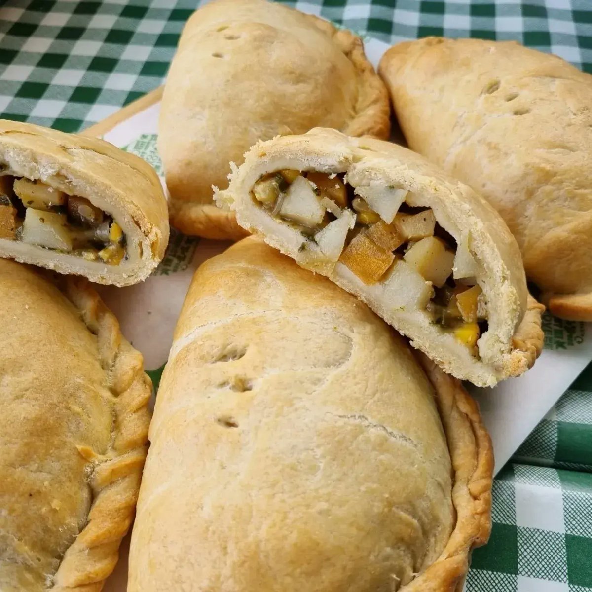 Breaking news! We won bronze award for our pasty in the Vegan Pie Class of #BritishPieAwards 2024! Plus, we're the only winning entry from #MarketHarborough ☺️💚👍🌱#justtwovegansmakingveganfood #meltonmowbray #bronzeaward #awardwinningveganpasty #vegan #supportlocal