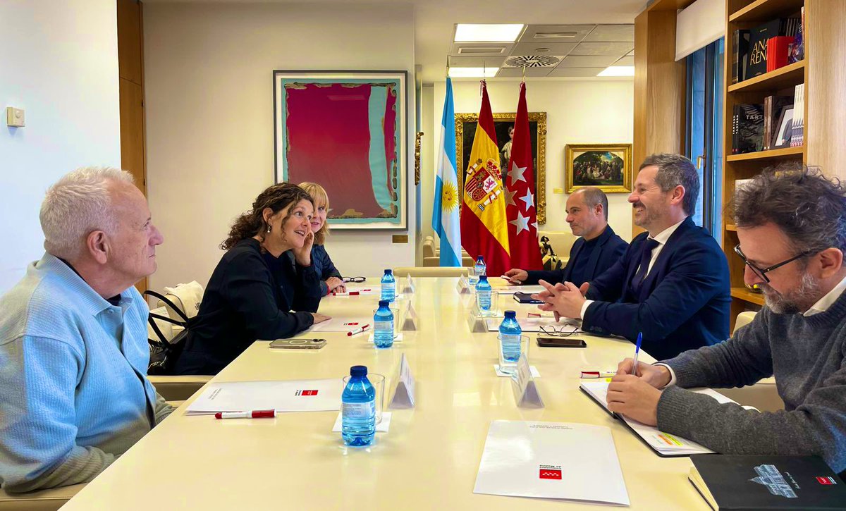 Fue un placer recibir a Gabriela Ricardes, Ministra de Cultura de Buenos Aires, Mª Victoria Alcaraz y el maestro Alberto Ligaluppi en Alcalá 31.

Seguimos fortaleciendo todo lo que nos une desde la cultura en español y a ambos lados del Atlántico, #Hispanidad2024.