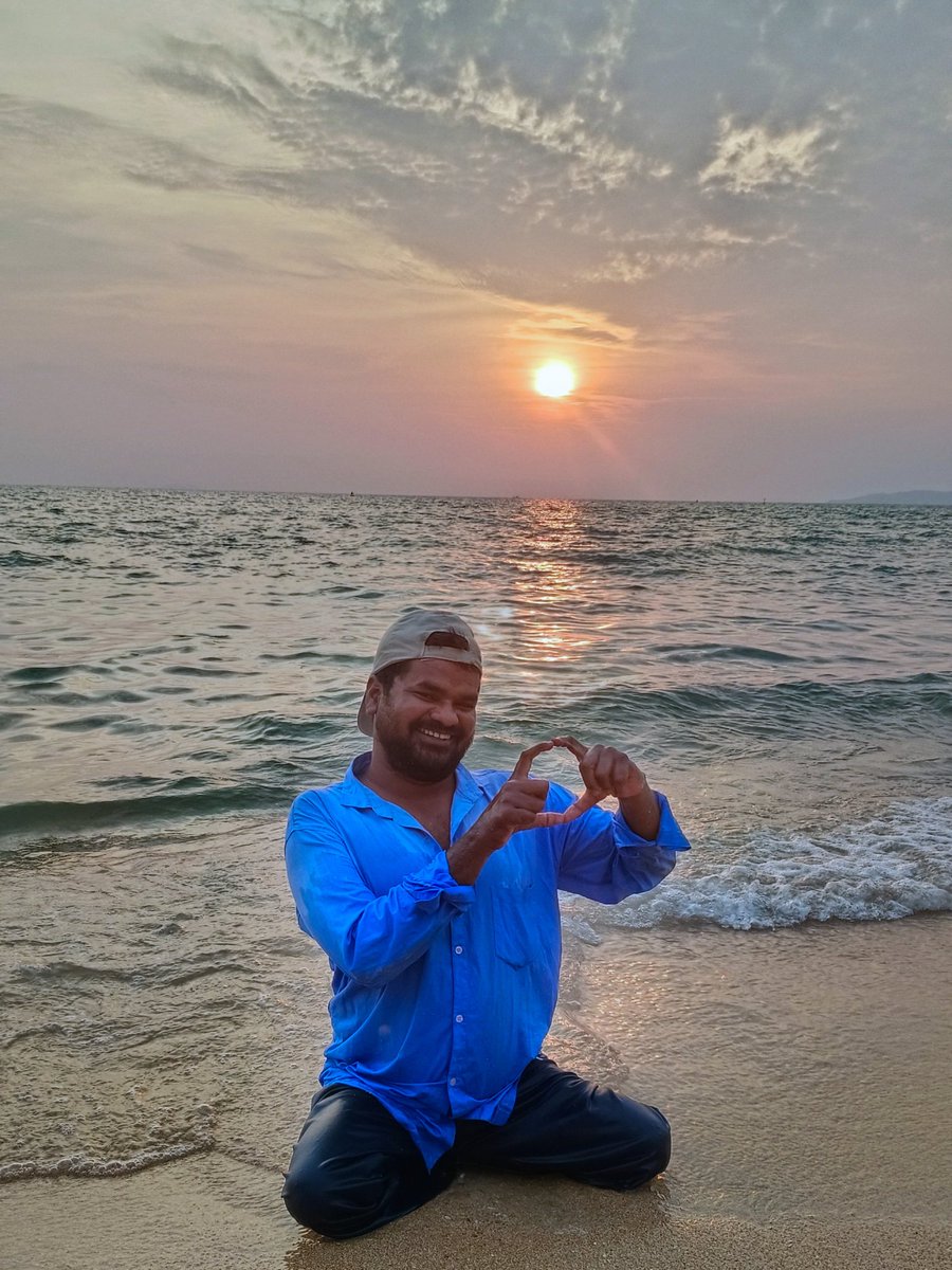 N_Disabled_03's tweet photo. Enjoying Pattaya Beach
#WorldTripOnWheelchair #NomadicDisabled #ThailandTrip🇹🇭 #MalaysiaTrip🇲🇾 #CambodiaTrip🇰🇭 #VietnamTrip🇻🇳 #LaosTrip🇱🇦 #WorldTour #WheelchairTravel #Wheelchair♿ #SoloTravel #Nomad #SouthEastAsia #Travel #Vlog #Wheels #Food #Culture https://t.co/OHyW4ebcPd