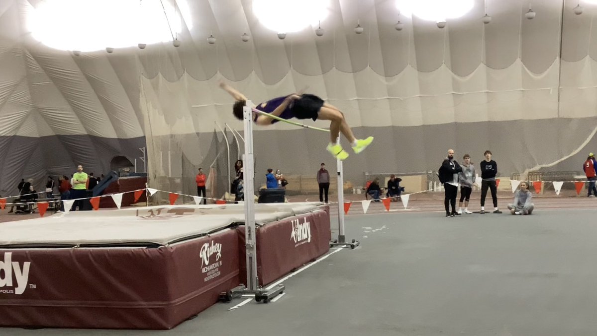 DannyErnstJumps's tweet photo. Opened up my first sophomore meet of the year jumping 6’1.5, also setting a new indoor school record. I missed the team opener a week ago, and have only practiced 1 day after tearing a hip flexor. Looking forward to the rest of the season! @MileSplitIN @GCHS_Athletics https://t.co/HcQeS6UOpd