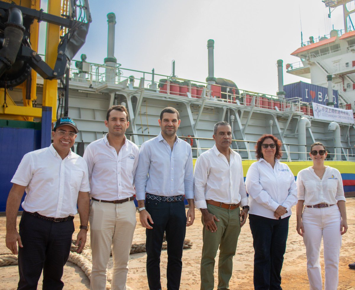 ECepedaTarud's tweet image. Importante paso para la Zona Portuaria de Barranquilla 🚢 y el tejido productivo del Atlántico el inicio del nuevo contrato de dragado y llegada de la draga Hang Jun 6009.

La estabilidad en la profundidad del canal de acceso en los últimos 12 meses ha permitido recuperar la…