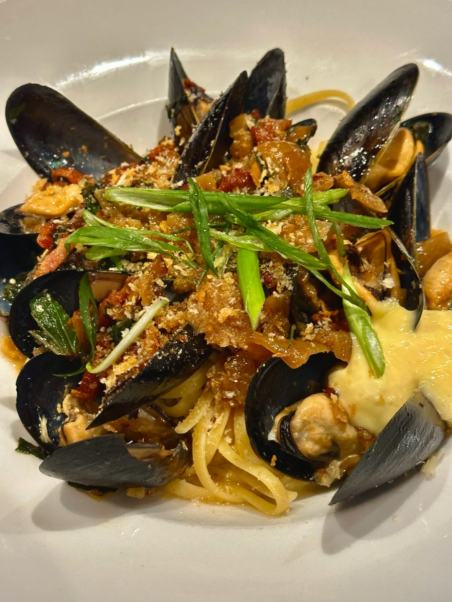 AndiamoSantaFe's tweet photo. Our weekend special: Linguine with mussels, white wine, butter, bacon, caramelized onions, fresh basil, and aioli. 

It’s oh so amazing. 

Make reservations now. 🥂 https://t.co/OEQKLHh1a2