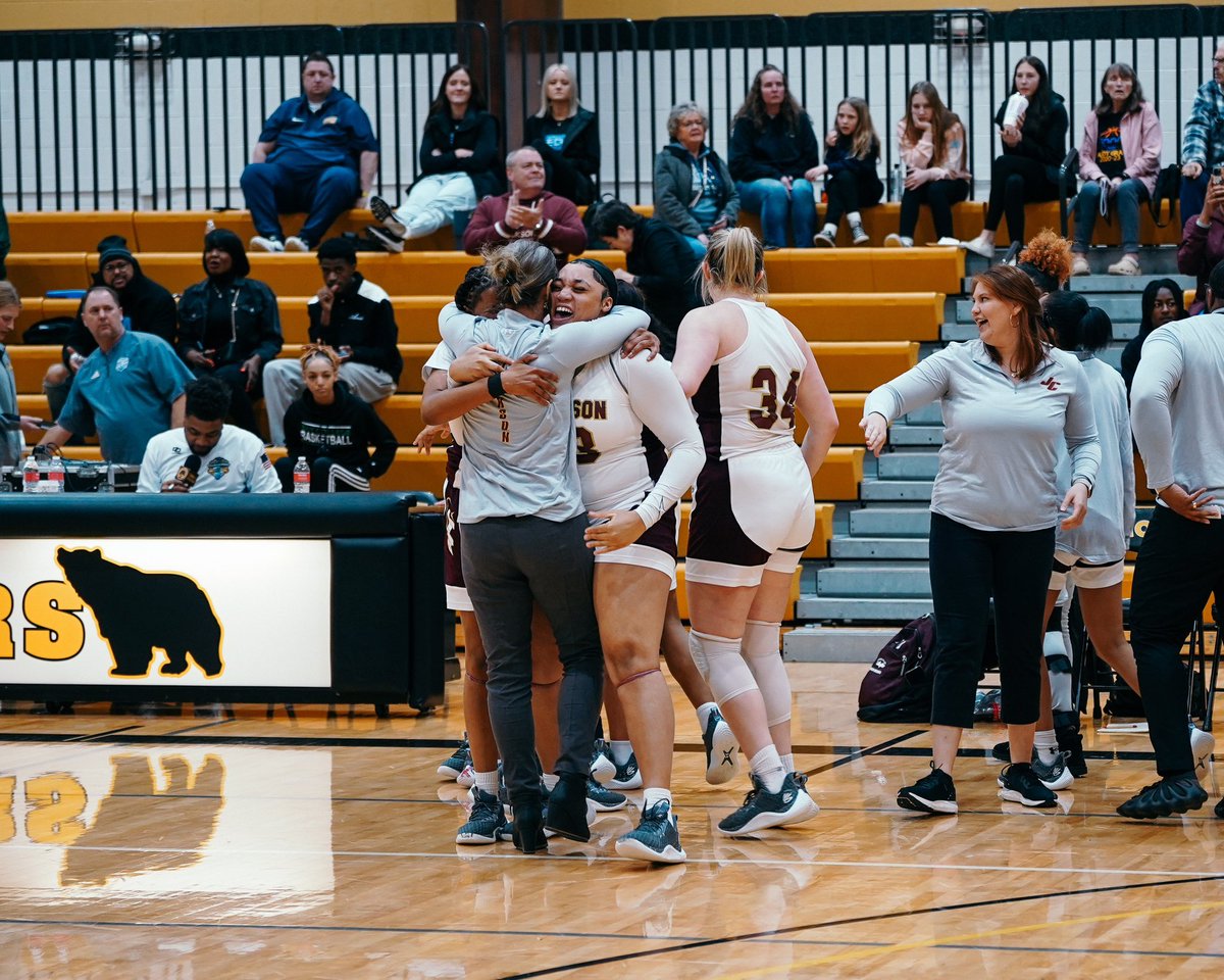 Congratulations to the Jackson College Jets, your Great Lakes District C Women's Basketball Champions!  The Jets topped Lansing CC, 64-56, to win the title and punch their ticket to the NJCAA Division II National Championship! Let's hear it for the Jets! 🏀🏆