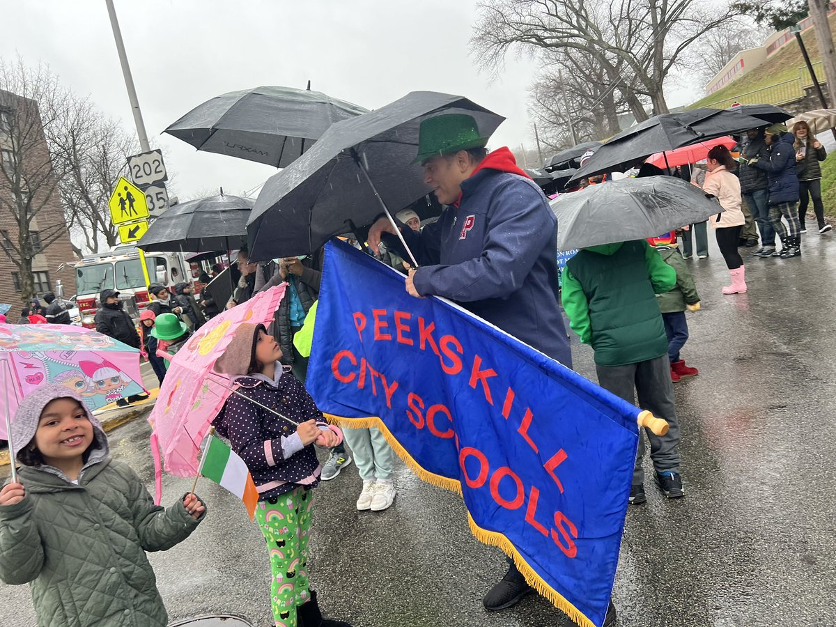 PCSD did not shy away from a little rain during St Patrick’s parade! Plenty of smilies. #peekskillpride #peekskilstpatricksparade