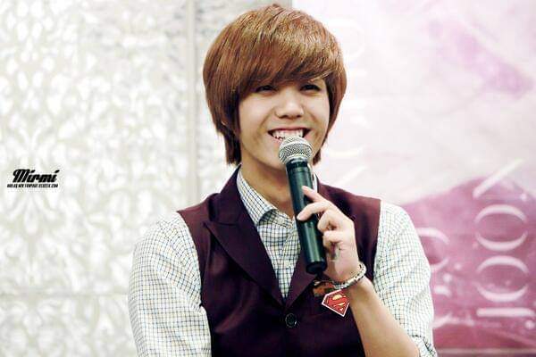JKSblqDImxWHskz's tweet photo. My one and only one's birthday 🎊
Mir's 33th birthday ✨
Thank you for being born, the most precious person on earth 💜
#HappyMirDay 🎊
#MBLAQ #엠블랙 #Mir #미르 @BangMir https://t.co/c1YvaeoNOr