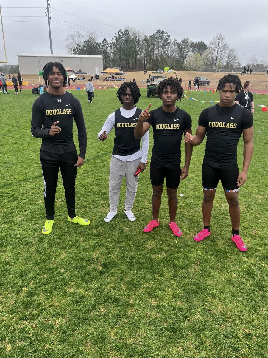 Great team win with the 4x1 team✅ @J7ontaeGilbert @QuantaviousB1 @griggs53105