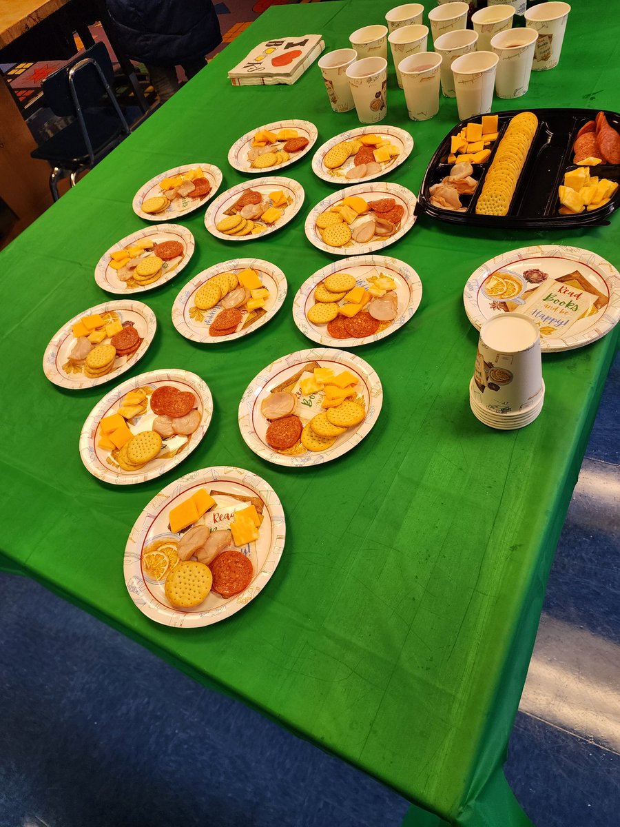 WebberEagles's tweet photo. Read Across America included a "Book & Sip" with our art students. They engaged in a read-aloud, which led to an art project. Picasso one day and Line the other while enjoying light refreshments. #readacrossamerica2024 #WebberES #remembertoSOAR https://t.co/XLjwqKiAZc