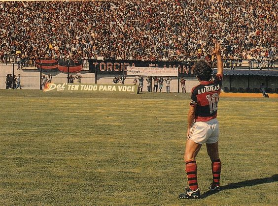 futnostalgico's tweet photo. Despedida de Zico - Flamengo 5 x 0 Fluminense em 1989.

Nostálgico! https://t.co/7z6o2Rkdeh