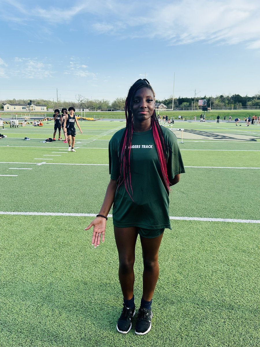 RangersTF's tweet photo. Long Jump: Makayla Gulley 🥈 PR,
Jasmine Carroll 🥉,
Ja’liyah McClenton 5th place
#BuffRelays https://t.co/HQaqEKOyNh