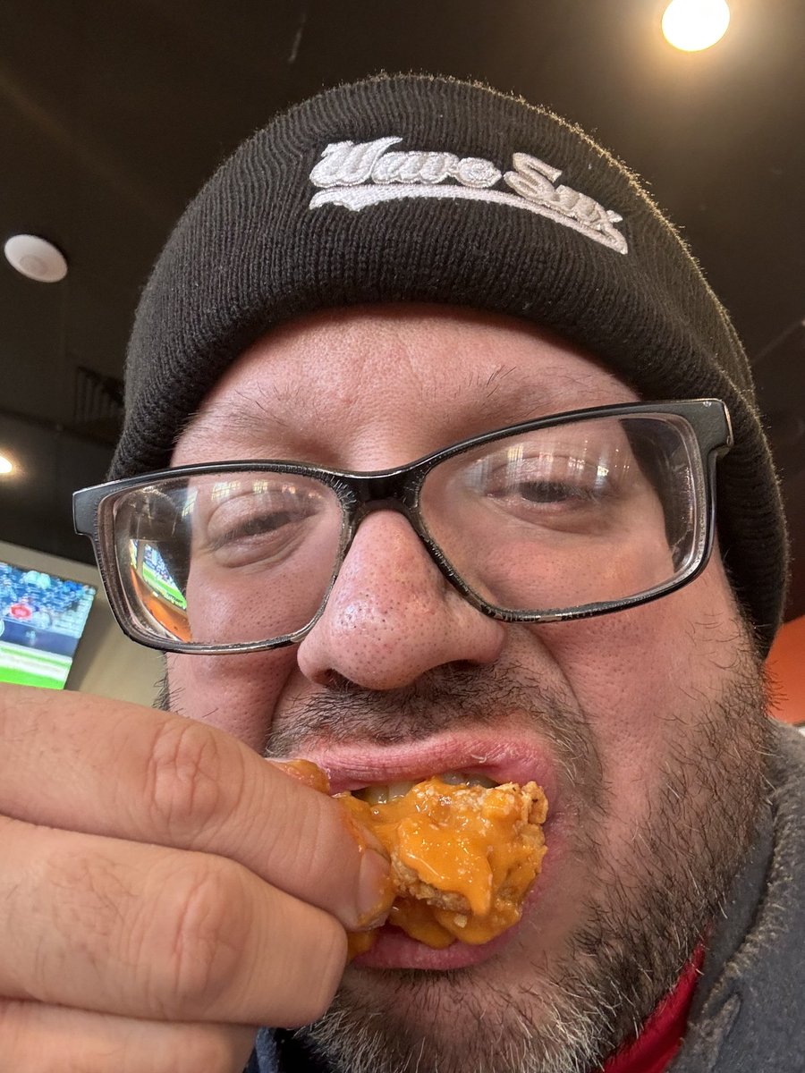 JeffBartlett85's tweet photo. How I’m eating this wing is how I’m going to eat up @kdgg09 in the first round. #108Tourney #VoteJeff https://t.co/ggGI7fyWqC