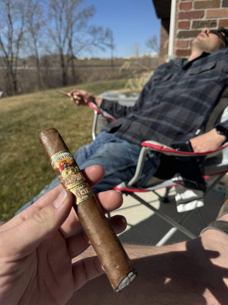 ToofsBourbon's tweet photo. Perfect weather outside for an Old Fashion and some cigars! 🥃
#bourbon #MarchMadness #weekend https://t.co/xWxaPAEeHC
