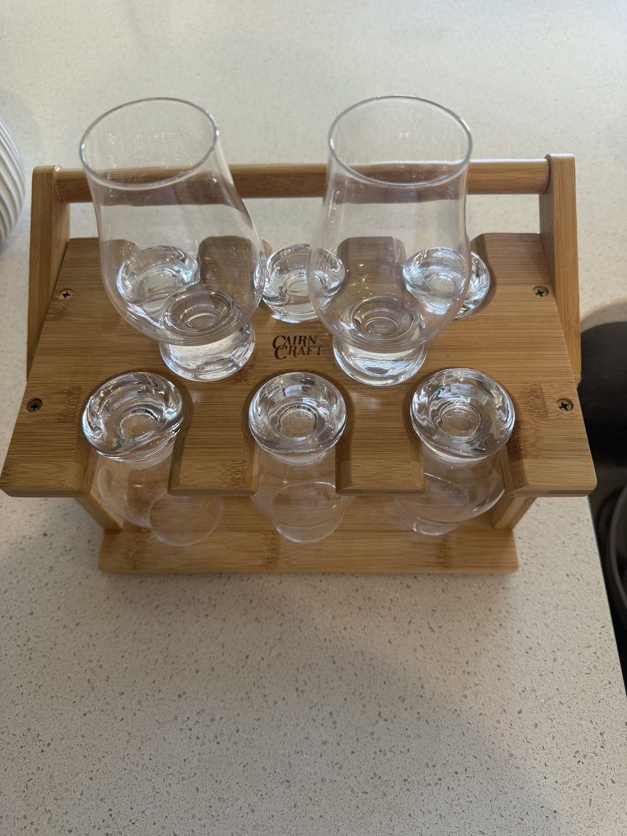 ToofsBourbon's tweet photo. Got a sweet gift from my coworker yesterday!
Full glencairn set and drying holder!
#glencairn #whiskey #bourbon https://t.co/Ox8W2SVx3X