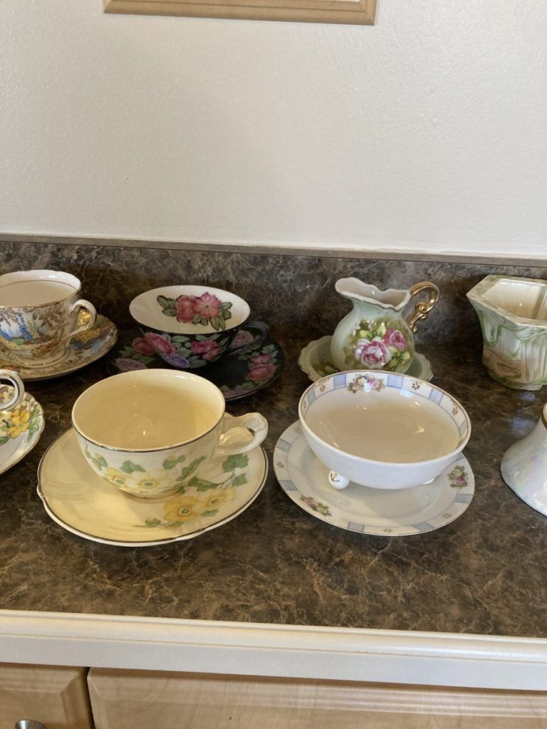AaronSiepierski's tweet image. 🛍️ It's time to take advantage of the amazing discounts at our Waterford Estate Sale – enjoy 25% OFF on everything! 

📍1350 Woodlow Waterford, MI 48328
📅 Mar 8-10, 2024
🕒 10:00 am - 4:00 pm

Hurry in before it's too late. 

#WaterfordEstateSale #25percentoff #kitchenitems