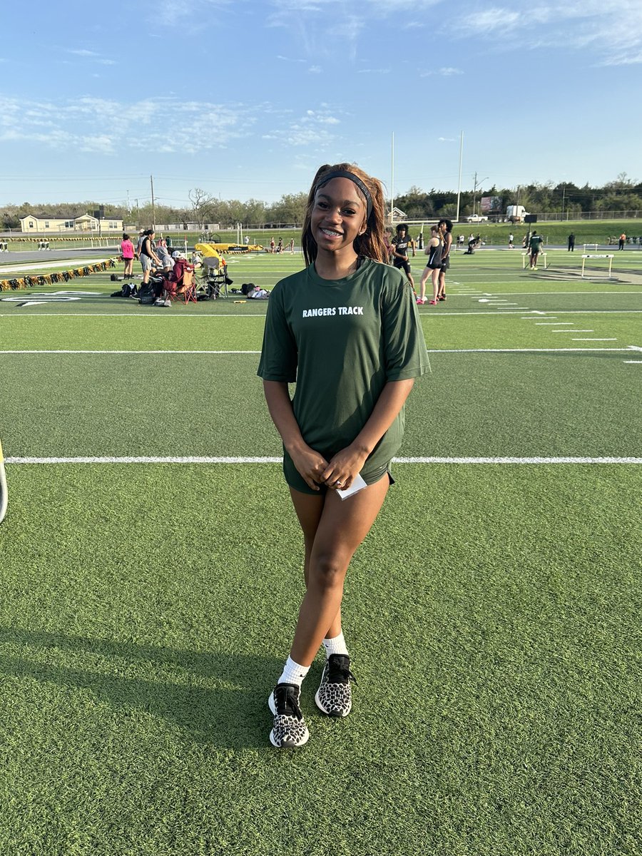 RangersTF's tweet photo. 100m: T’yana Smith 🥇PR , Tyasia Chambers 🥈 PR, Dasia Polk-4th place PR
4x200m: Ja’liyah McClenton-T’yana Smith-Dasia Polk-Jasmine Carroll 🥈 #BuffRelays https://t.co/KzVytjH8K4