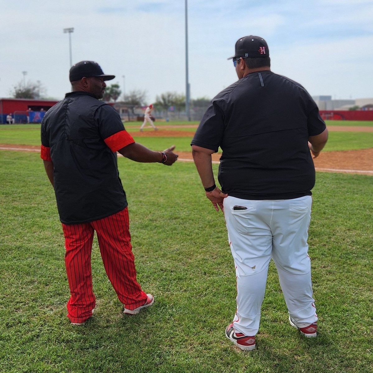HgnCardinalBsbl's tweet photo. Great weekend of baseball.  Learned about ourselves.  Got better.  Ran into Cardinals alumni doing great things for their team in Edinburg!  Finished the weekend 3-2. #harlingencardinals #harlingenbaseball https://t.co/XSTIOrWYcv