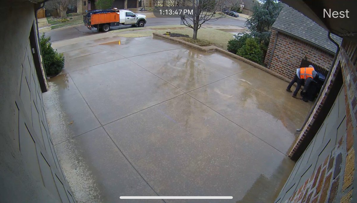 nicksamarripas's tweet photo. @cityofokc BIG THANKS!!! I came home from work to see a wheel broke off on one of my big blue bins. It was replaced within 3 days without me having to ask! TYVM!! https://t.co/F6wlHyX4wS