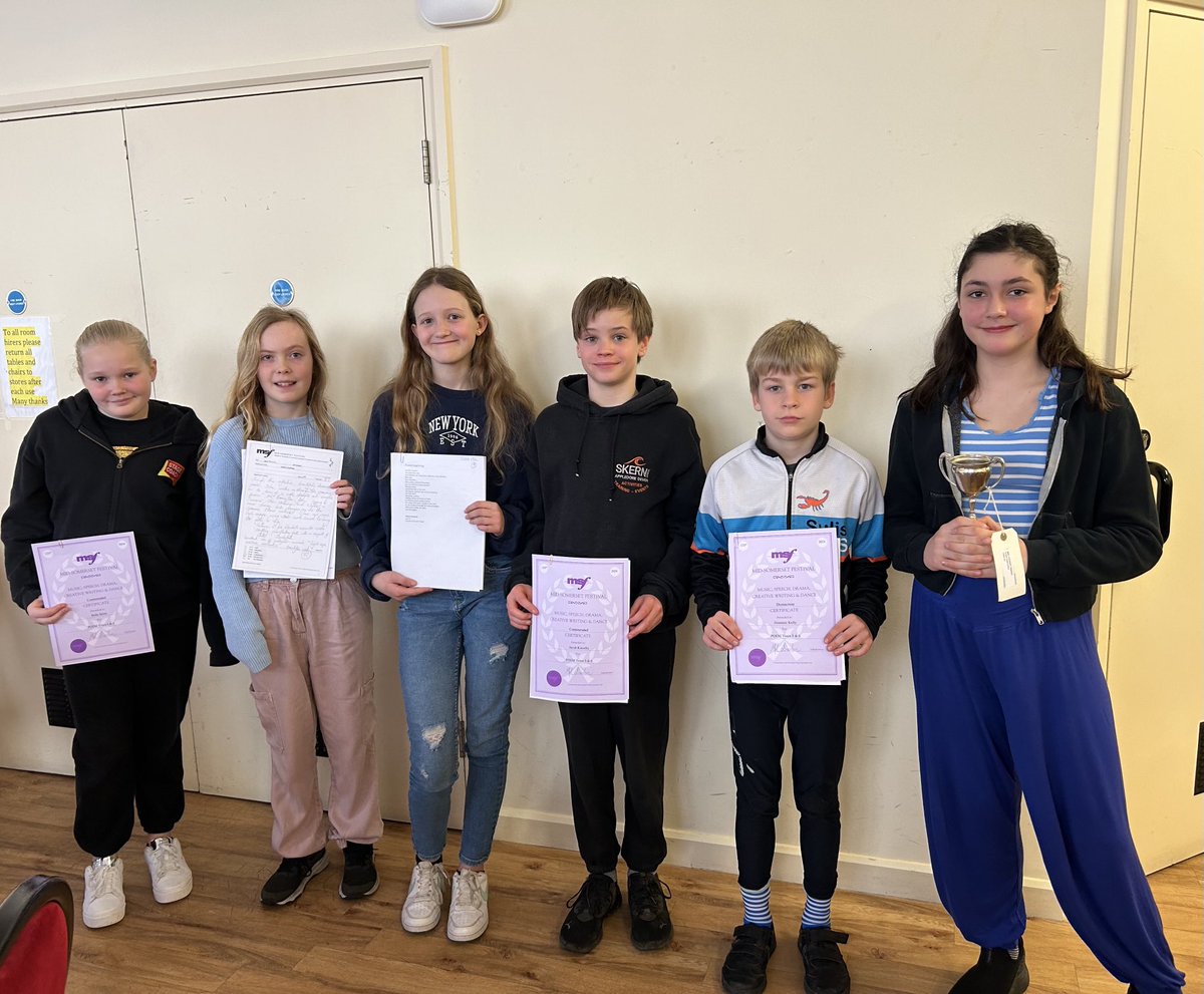 MidSomersetFest's tweet photo. Writers from Year 2 &amp; under to Years 5 &amp; 6 celebrating their poems and stories at Creative Writing Day at the Bath Citadel and listening to words of encouragement from adjuducator ⁦@DarbonMel⁩ #BathMSF24 https://t.co/xbAIlpVufV