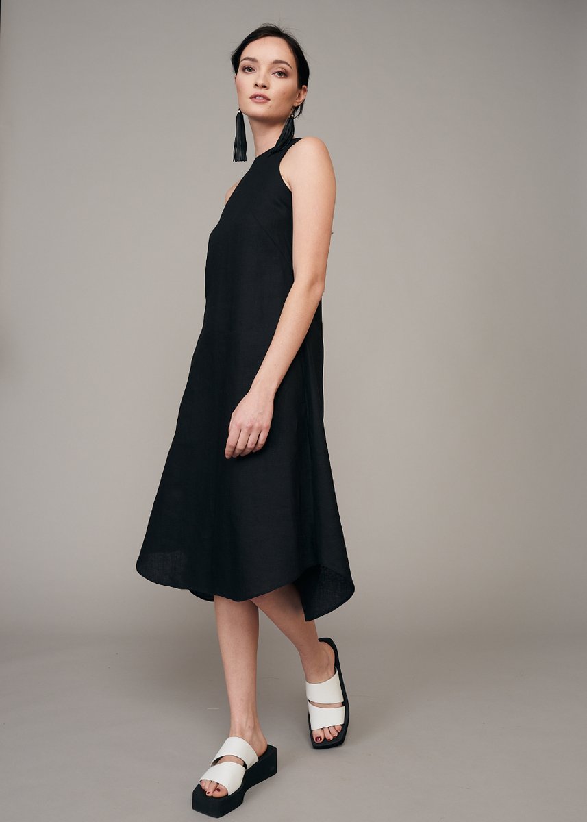 ira__lysa's tweet image. Feel the breeze of comfort and style with the Ira Lysa Blank Linen Tank Dress. The wave hem adds a touch of elegance to the A-line silhouette, making it perfect for any occasion. #BlankDressChic #FashionVersatility #EffortlessStyle 🌸