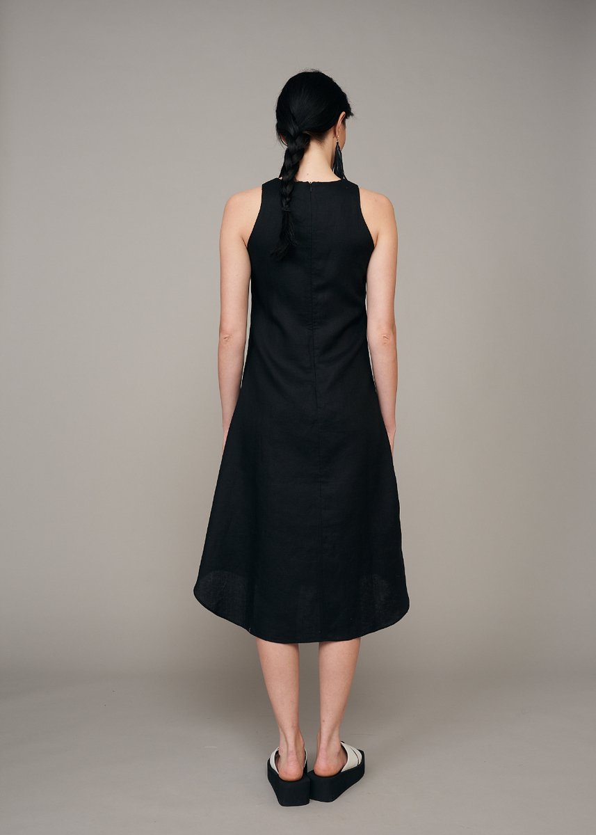 ira__lysa's tweet image. Feel the breeze of comfort and style with the Ira Lysa Blank Linen Tank Dress. The wave hem adds a touch of elegance to the A-line silhouette, making it perfect for any occasion. #BlankDressChic #FashionVersatility #EffortlessStyle 🌸