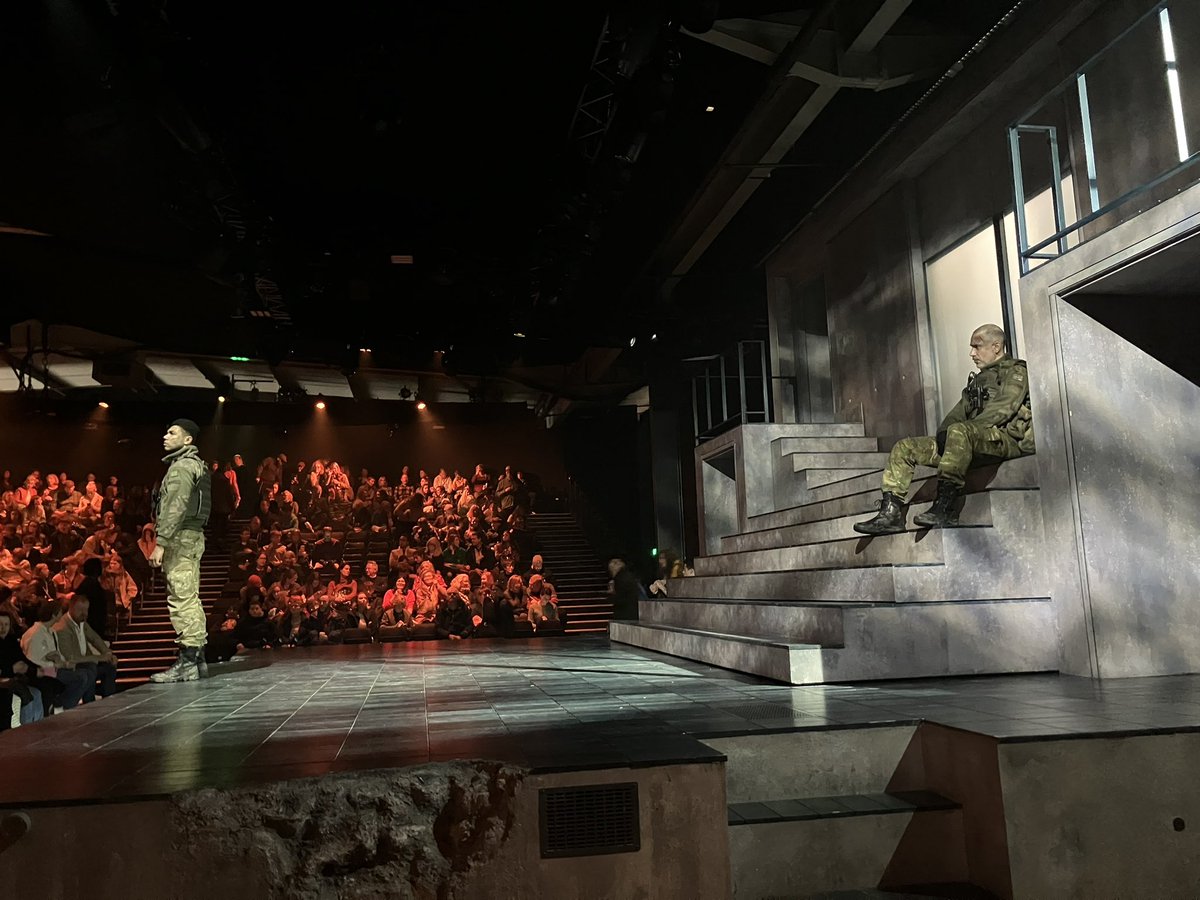 GPCultureV's tweet photo. Today @Macbeth_theshow at Dock X, Canada Water. An installation including a burnt out car, soldiers, smoke &amp; rubble in a warzone-esque setting. Directed by Simon Godwin. #IndiraVarma as Lady Macbeth &amp; #RalphFiennes as Macbeth delivering his speeches with absolute clarity https://t.co/K8j54H5Wgm