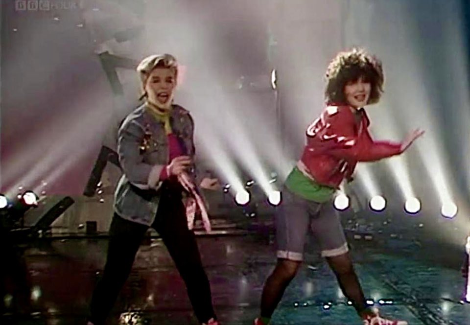 Poplifer73's tweet image. On This Day In Pop!
At number 17 in the U.K. charts this week in 1989 and on Top Of The Pops (09/03/89) The Reynolds Girls performed “I’d Rather Jack”
@PWLHitFactory 
m.youtube.com/watch?v=3oyUcU…
#TheReynoldsGirls #TOTP89 #PWLPower #PWL #StockAitkenWaterman #TheHitFactory