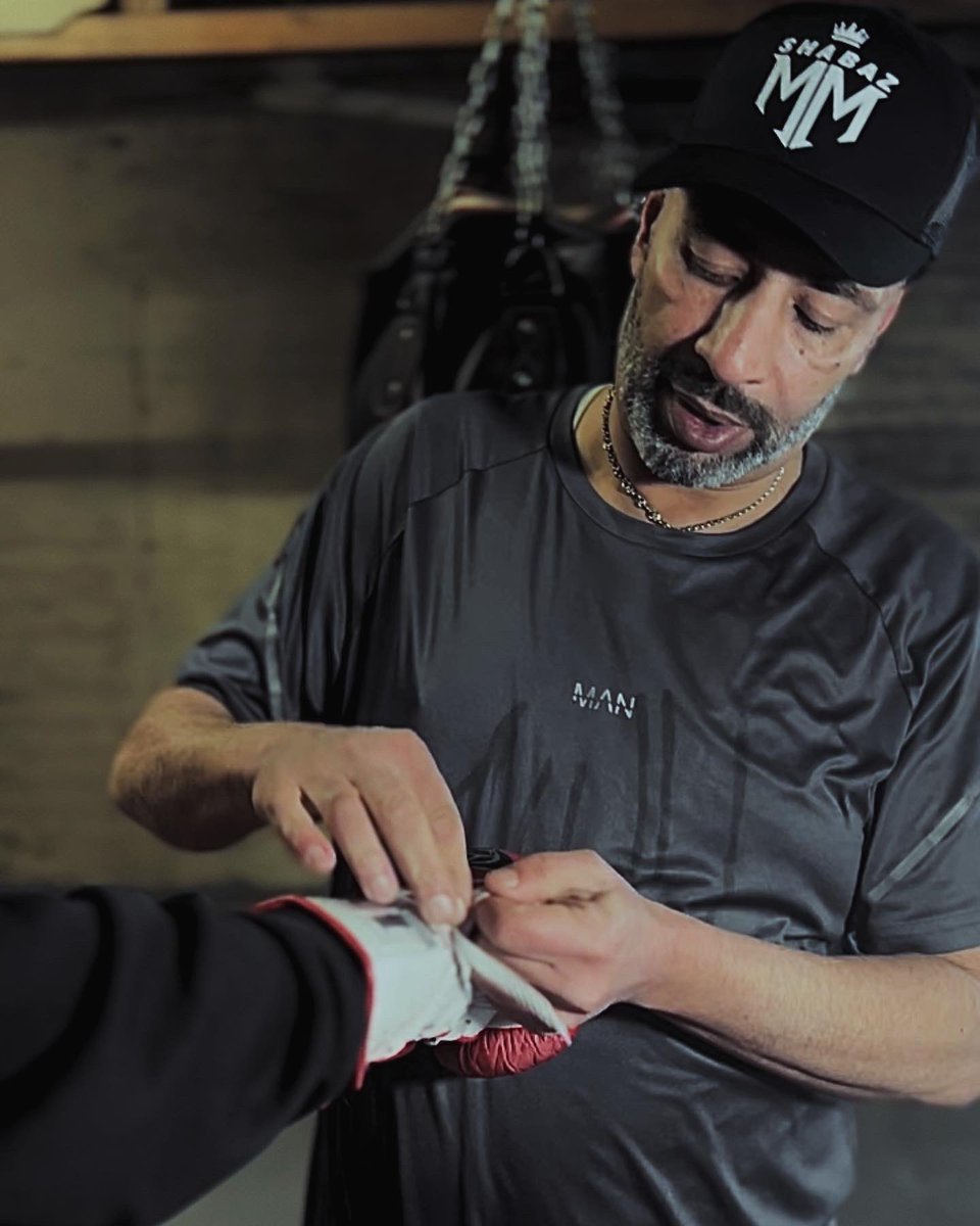 UsmaanTalkUTD's tweet image. 🎥 Another shoot under our belt!

Today we got to film &amp;amp; create content for Shabaz ‘Mavrick’ Masoud. 🇵🇰🥊

Content landing SOON! 👀👉🏾 instagram.com/p/C4TfnVhonUA/…

#Boxing #ContentCreating #BoxingFans #boxinggym