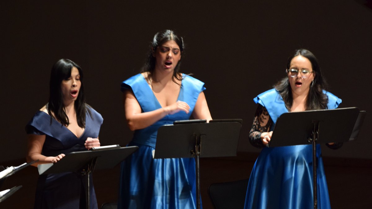 Conmemorando el #DíaInternacionalDeLaMujer.
Ayer se presentaron <a href="/TuumbenPaax/">Túumben Paax</a>, el sexteto vocal femenino, mostrando una experiencia sonora nueva 💜

“La vida es permanente por las experiencias que tenemos, pero también es efímera, ya que cada momento es único”