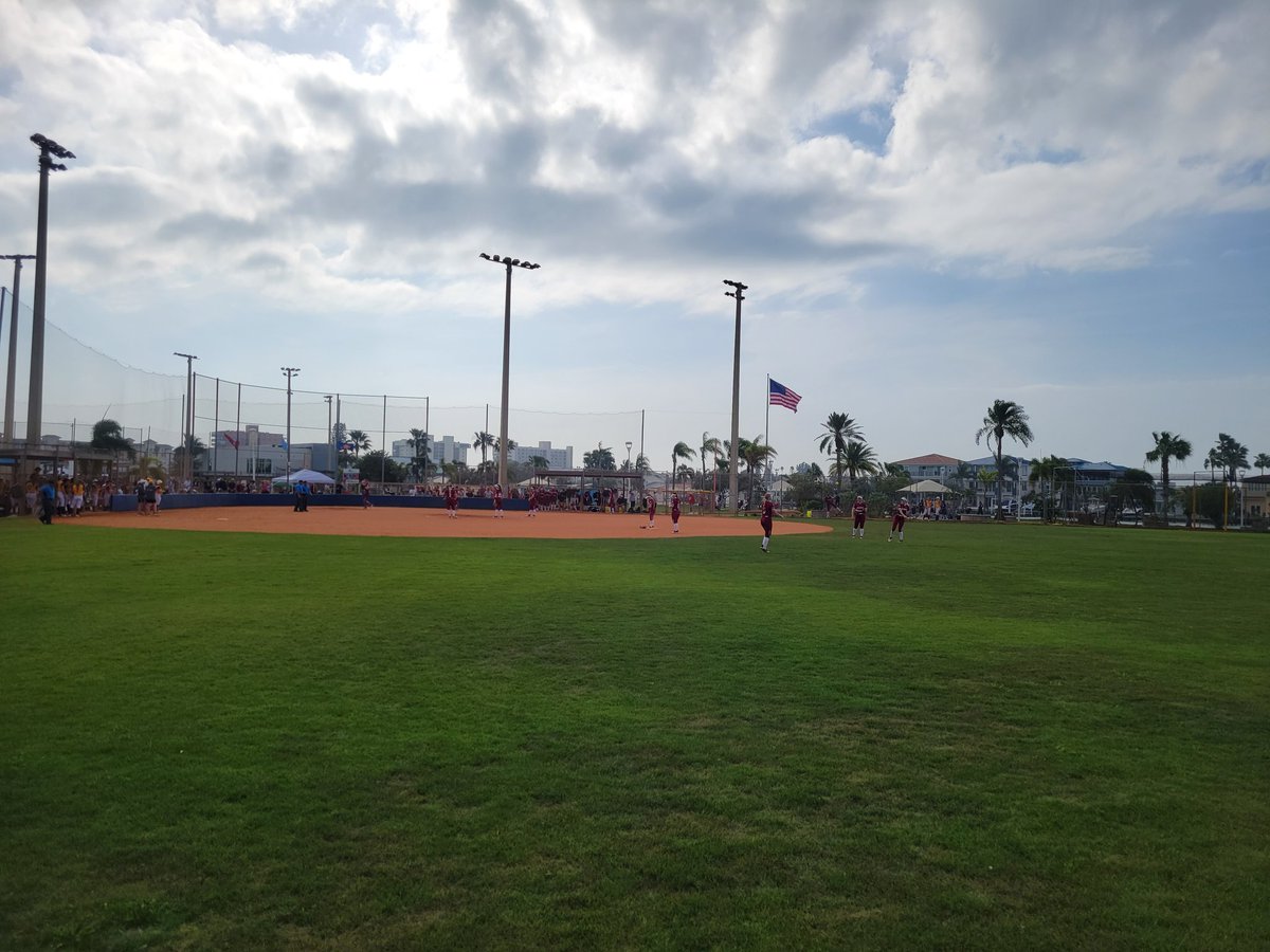 Michael_2Clutch's tweet image. Beach...Tan...Colgate Softball 🥎🌴☀️

#TheSpringGames