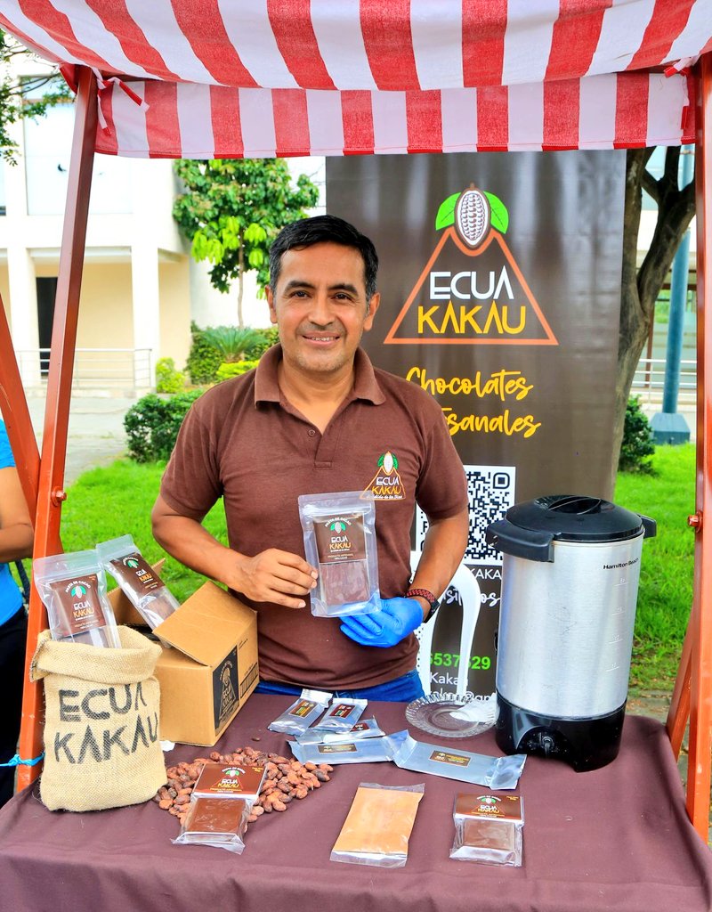 Arcsa_Ec's tweet photo. ¡Exitosa Feria #ElNuevoEcuador Emprende! 💯🇪🇨

Más de 70 microempresarios nacionales se dieron cita en el @ParqueSamanes para exponer productos de todo tipo a los ciudadanos, en un evento al aire libre con música, alegría y la presencia de importantes autoridades de Estado. https://t.co/moGQgcocsH