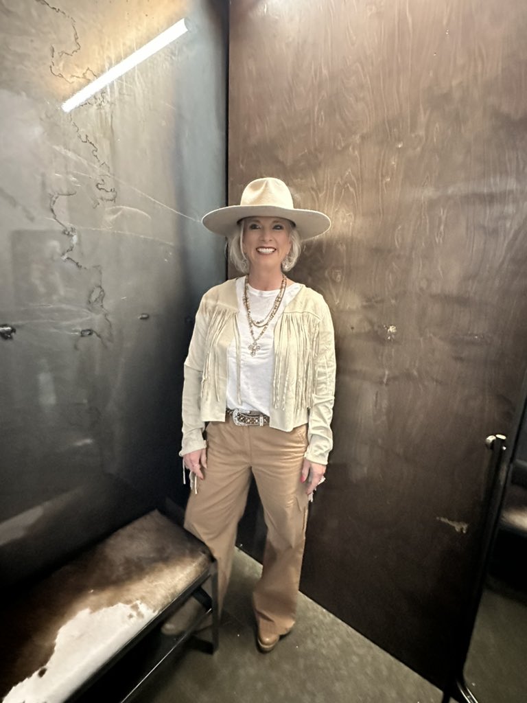 JenelleBezdek's tweet photo. #texasrodeo https://t.co/SDTnLdqhgF