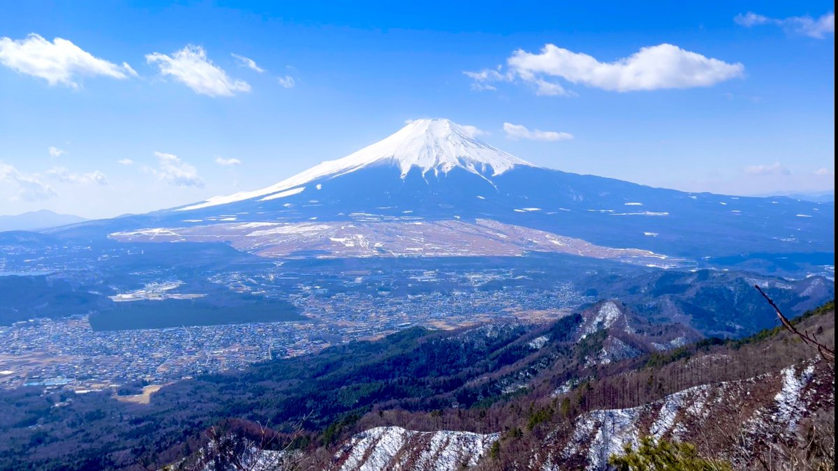 華恵さん @hanae0428  
スタッフの皆さん
リスナーの皆さん
おはようございます⛰

松沢さん2週目ラストも
よろしくお願いします⛰🏠

先週は山梨の石割山～杓子山を
縦走して富士山絶景ポイント🗻
みつけました✨️

#山小屋ストーリーズ⛰
#interfm
#FindYourColors🍀