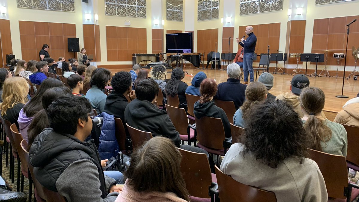 EnriqueMazzola's tweet photo. Beautiful morning at #meritschoolofmusic speaking about #Aida at @LyricOpera 🤗🙏🏼
#lyricopera #aida #giuseppeverdi #students #youngmusicians #chicago #chicagomusic @PSMusicBerlin https://t.co/C2M4ZudrqL