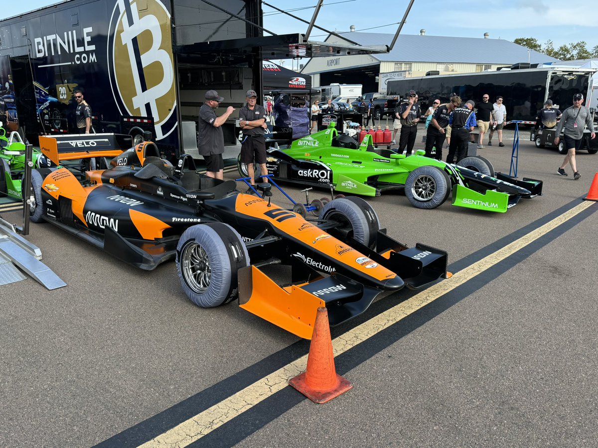 GatorTapeGirl's tweet image. One of these is mine😍  #Indycar #TwoSeater #FirestoneGP #StPete