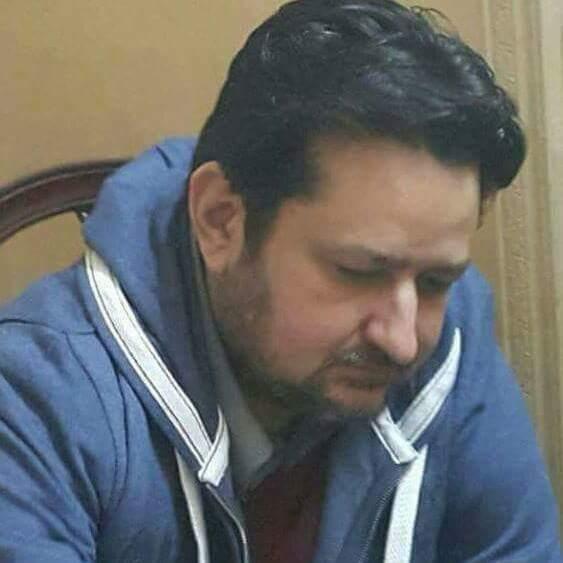 بات دیواروں سے کر لیتے ہیں پیاروں کی جگہ
آگیا ہم کو بھی بھرے گھر میں اکیلا رہنا

🖤