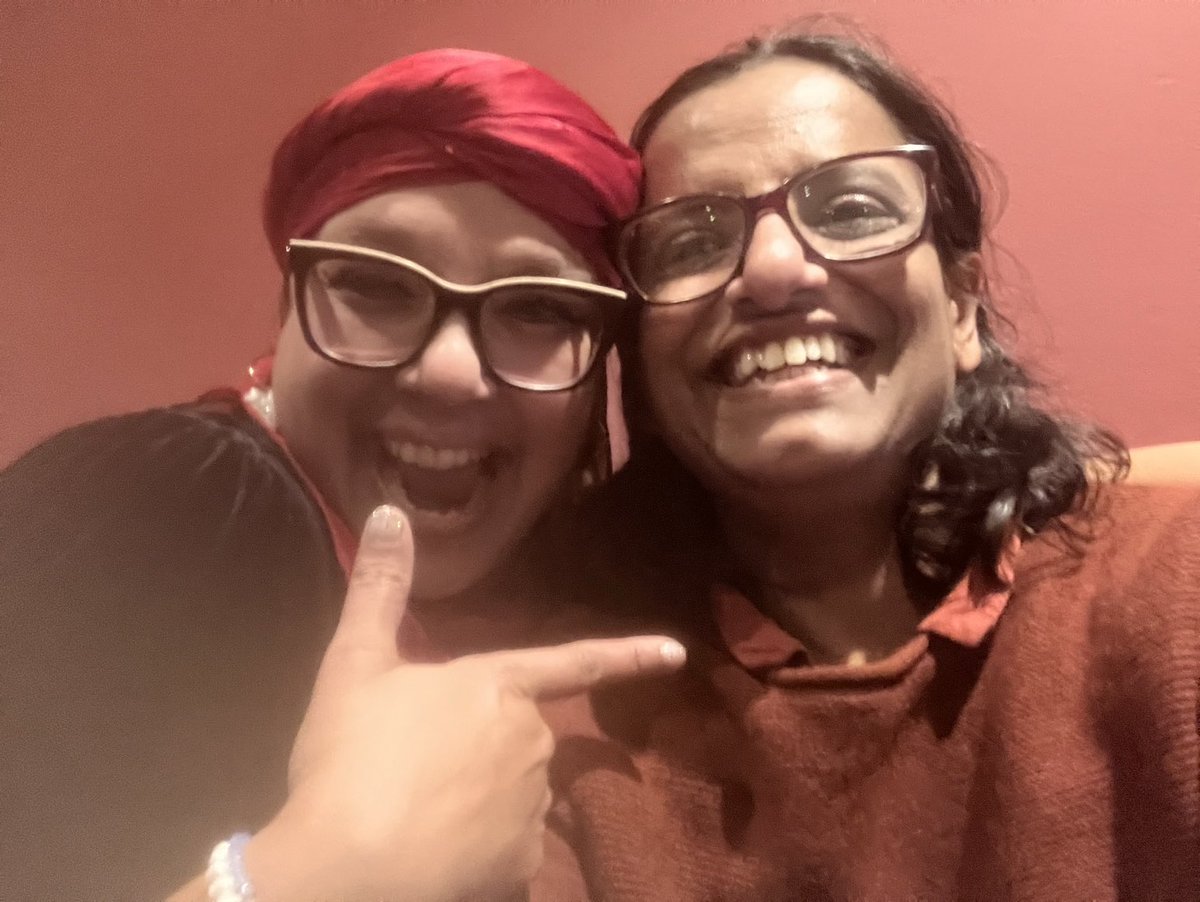 Delighted to meet ⁦<a href="/OnjaliRauf/">onjali rauf</a>⁩ at ⁦<a href="/SheffieldLyceum/">SheffieldLyceum</a>⁩ #TheBoyattheBackoftheClass