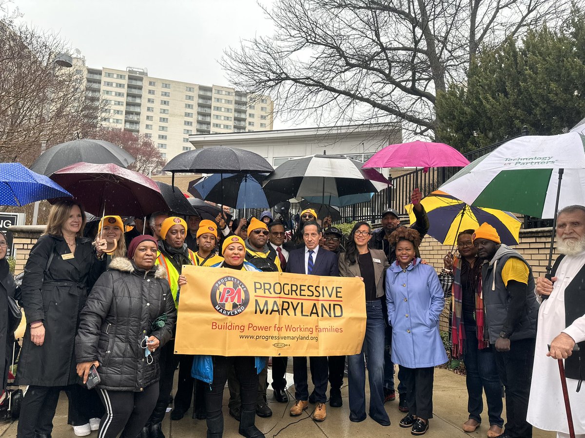 Today Enclave tenants & many others standing in solidarity including @RepRaskin @KristinMink_ & @JheanelleW and representatives from the offices of @ChrisVanHollen @willjawando @CM_Sayles & @LCharkoudian called for safe living conditions & accountability for corporate landlords!