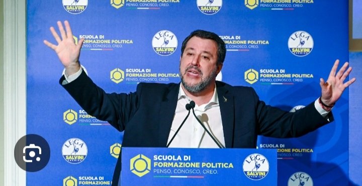 DavideR46325615's tweet image. Qualcuno ha avuto la fortuna di ascoltare una sola dichiarazione di Matteo Salvini su Riccardo Bossi, che ha usufruito per tre anni del Reddito Di Cittadinanza senza averne diritto?