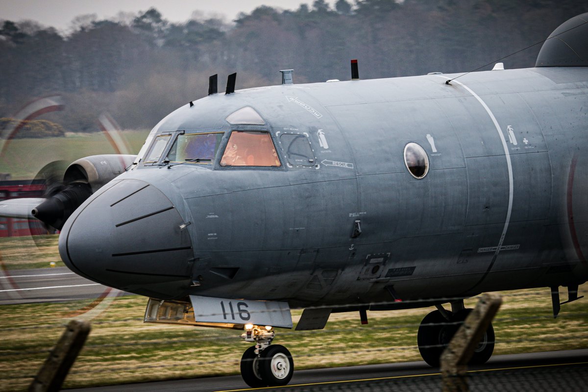 Some more shots of today's @RCAF_ARC CP-140 Aurora 140116 callsign CFC0466 arriving at #PrestwickAirport from Naval Air Station (NAS) Sigonella. This aircraft type being replaced in the coming years by the P-8A Poseidon #AvGeek #RadioGeek #MilMonWorld #SubHunter