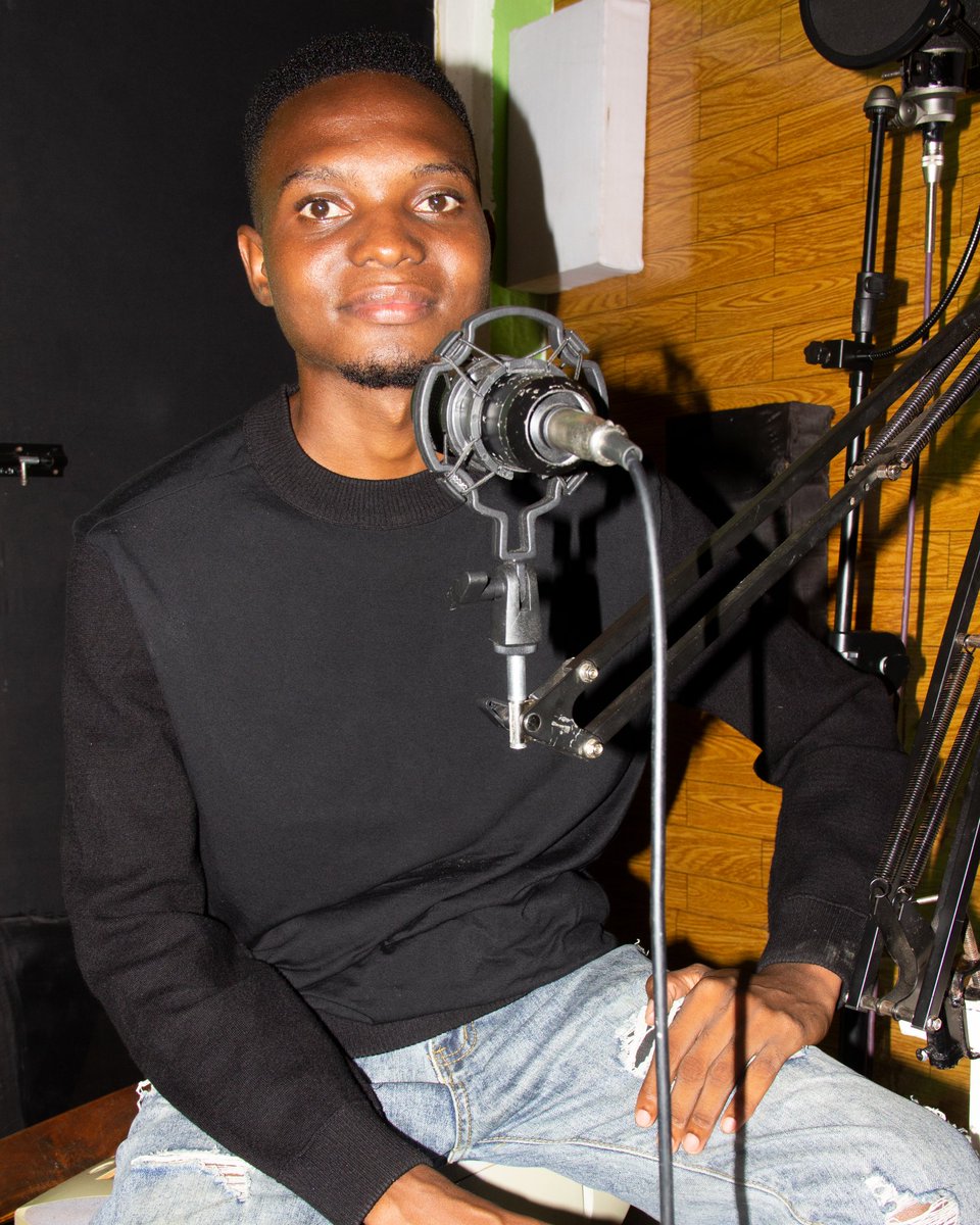 presenterlight's tweet image. Kipindi hiki wanahabari watangazaji, content creators hakuna kulala njaa Radio na TV zimejaa kila corner pia digital online media &amp;amp; podcast zimefurika .... Time to enjoy national cake .....

#broadcasting