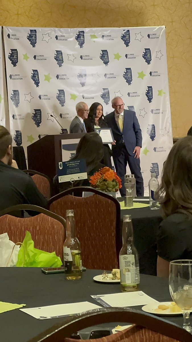 Celebrating our very own Illinois State Co-Regional Cook County Teacher of the Year, Berenice Diaz! ✨What an amazing well deserved honor! 👏 We are so grateful to have you as part of our D63 community. @EastMaine63 @D63_FirstSteps #ILSTOY2024