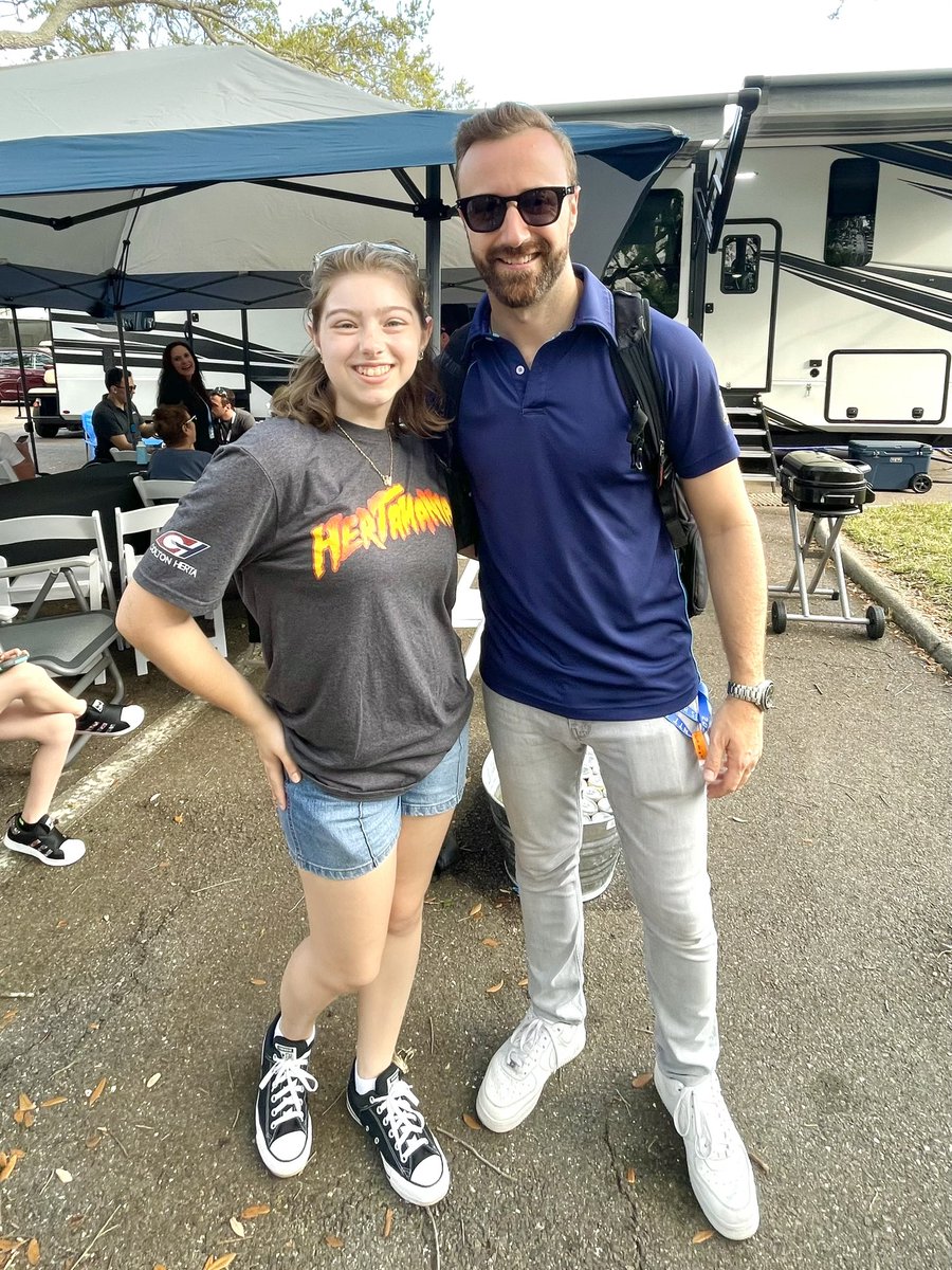 Yay!! I ran into #TheMayor @GPStPete !! So much fun seeing familiar faces again, including @GSteinbrennerIV !! It was time for my annual @Hinchtown photo !! 😋🤘🤘@IndyCar @IndyCarOnNBC #IndyCar #GPStPete #Hinch