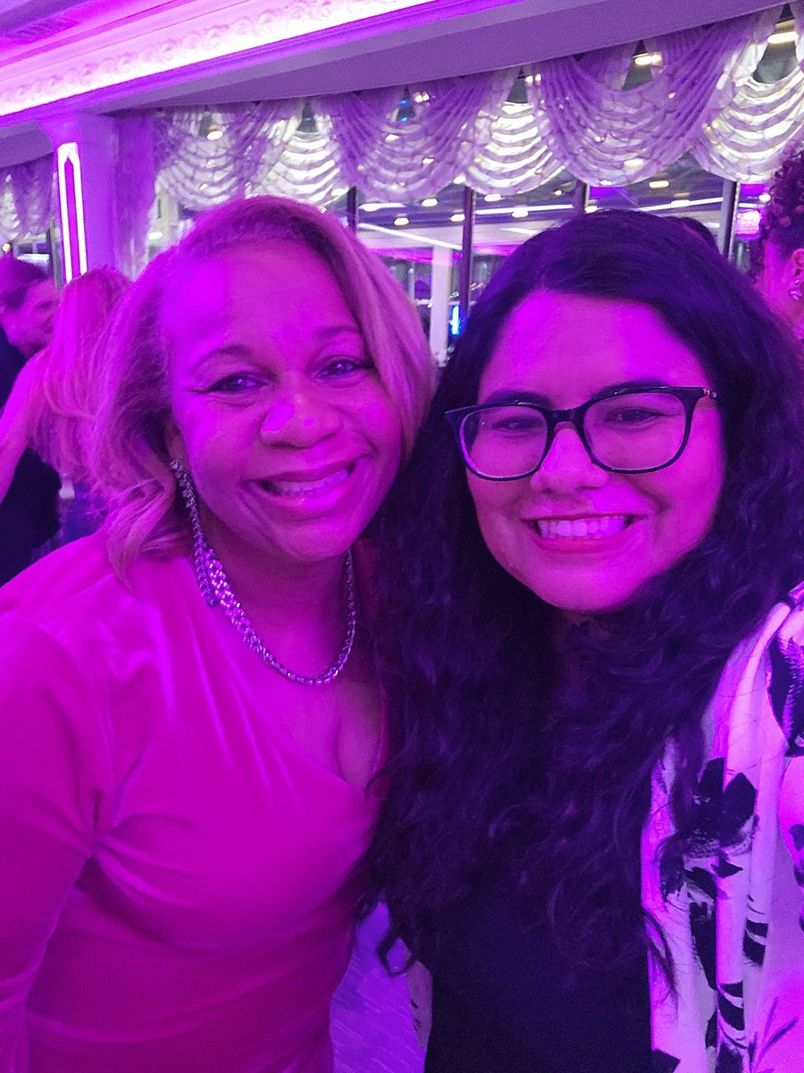 Thank you @owe_csa for an eventful and empowering night of strong women doing amazing feats! It was wonderful honoring powerful leaders like Dr. Betty Rosa @rsinclairCSA @Iwen4NY and the scholarship winners! 👏🏽 @hrubio @FollowCSA @MeishaPorter @QCarolyneQ1  #inspireinclusivity
