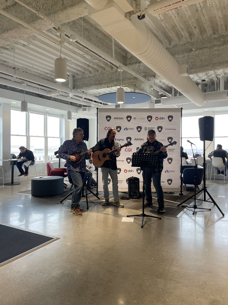 Had a great day at Data Tune in Nashville! I got to talk about #Azure Databases, learned some new things, saw friends, and even had local musicians picking at lunch! #sqlfamily