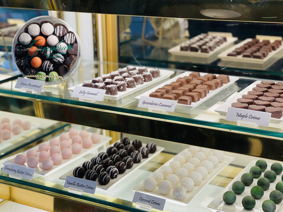 The_Greenbrier's tweet image. Indulge your sweet tooth at The Candy Maker, a confectionery haven nestled within The Greenbrier. shorturl.at/gzIP8

#TheGreenbrier #CandyMaker #SweetTreats