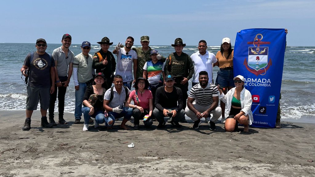 FreediversE's tweet photo. En el marco del proyecto #TortugariolaPerla , liderado por nuestra fundacion,  junto con la comunidad y autoridades ambientales @Corponarino , se llevó a cabo la liberación responsable y controlada de tortugas marinas de la especie golfina. Agradecemos a todos los presentes 🌎🐢 https://t.co/GPaSMqcVtj