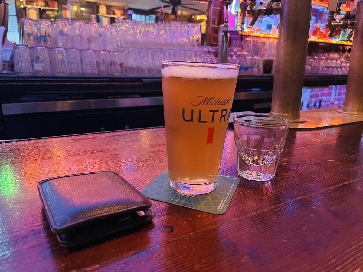 SF_Bars's tweet photo. Undisclosed downtown location. Drinking beer. Drank a fernet. #SanFrancisco #holdmybeer #SFBars #SFDad #downtown 💯❤️🍺 @chicagobars @DrakesBeer @FernetBranca https://t.co/kR6tUQ3emy